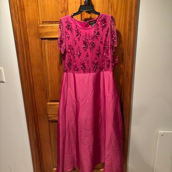 Pisarro Nights 3D Floral Bodice Beaded Gown in Magenta Size 14 NWT - Picture 2 of 7